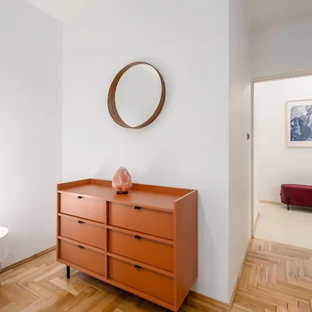 Apartamento & Parking Garage, 15 Minutes From Old Town Varsóvia