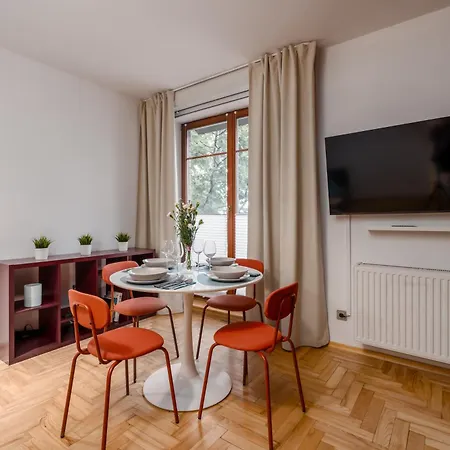 Apartament & Parking Garage, 15 Minutes From Old Town Warszawa