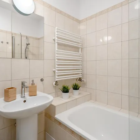 & Parking Garage, 15 Minutes From Old Town * Varsóvia