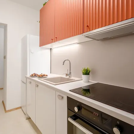 Apartamento & Parking Garage, 15 Minutes From Old Town Varsóvia