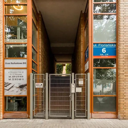 Apartamento & Parking Garage, 15 Minutes From Old Town Varsóvia