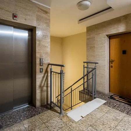 & Parking Garage, 15 Minutes From Old Town * Varsóvia